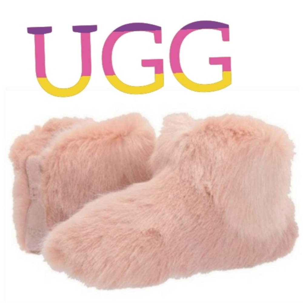 Ugg Amary Faux Fur slipper booties size 7.